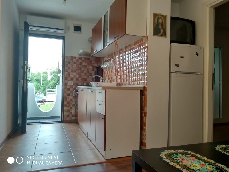 inchiriez apartament cu doua camere apropiere de zona Apusului