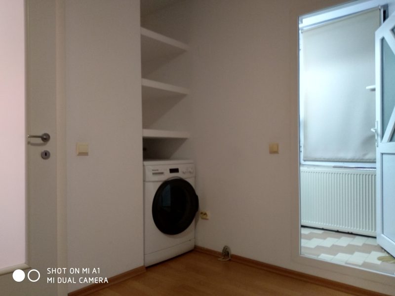 inchiriez apartament cu doua camere apropiere de zona Apusului