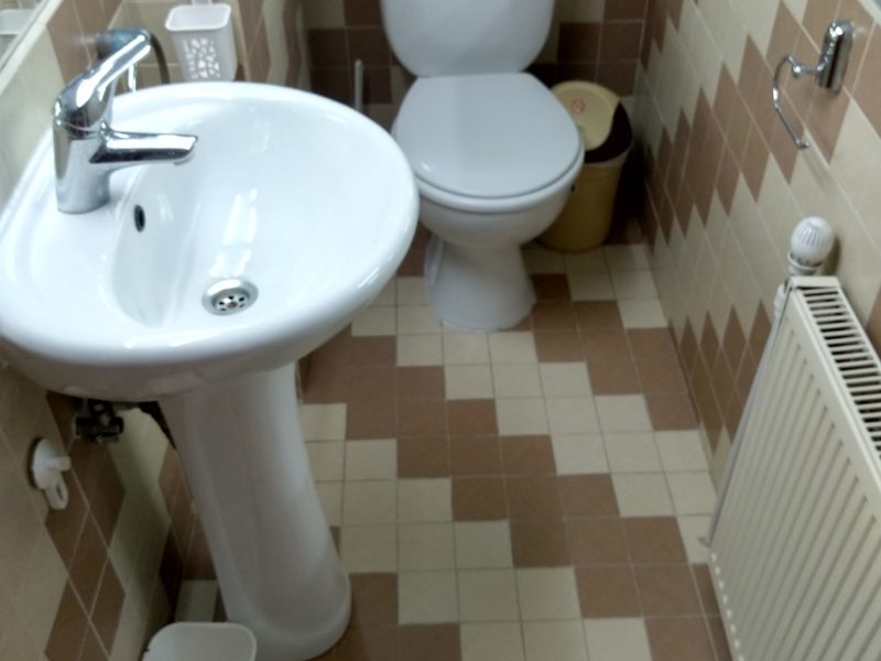 inchiriez apartament cu doua camere apropiere de zona Apusului