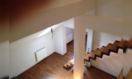 PF. Vand ap 3 camere, finisat modern, scara interioara, CF.