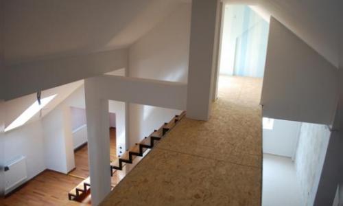 PF. Vand ap 3 camere, finisat modern, scara interioara, CF.