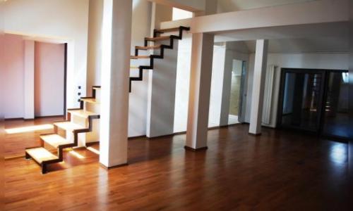 PF. Vand ap 3 camere, finisat modern, scara interioara, CF.