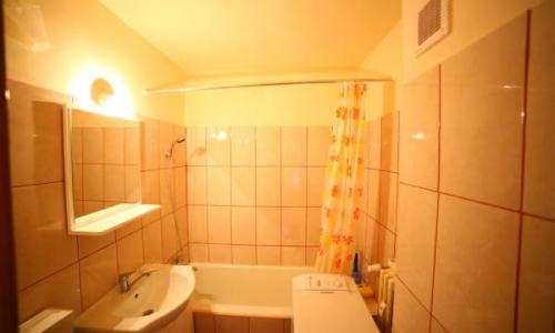 Proprietar, inchiriez apartament 2camere proaspat renovat vizavi de Hm Auchan Crangasi
