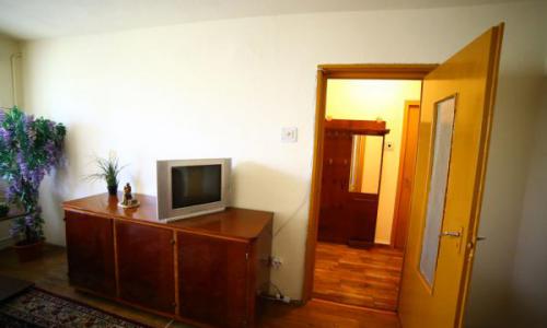 Proprietar, inchiriez apartament 2camere proaspat renovat vizavi de Hm Auchan Crangasi