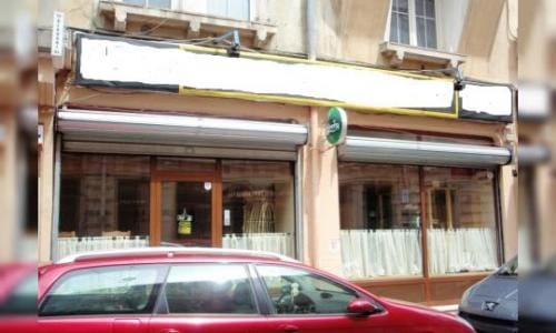 CENTRUL ISTORIC- Proprietar inchiriez spatiu comercial, 54 mp, pretabil fast food, bar, restaurant, centrala termica, 2 grupuri sanitare, 2 intrari, vitrina mare. Str. Blanari 12, Chirie 2000E/luna. tel:0766299181; 0722758404
