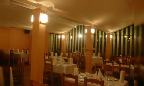 Proprietar inchiriez spatiu comercial 800mp situat la 50m statie Metrou Dinamo pretabil orice domeniu de activitate.