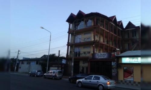 Proprietar inchiriez 390 mp stradal zona Parc Pantelimon