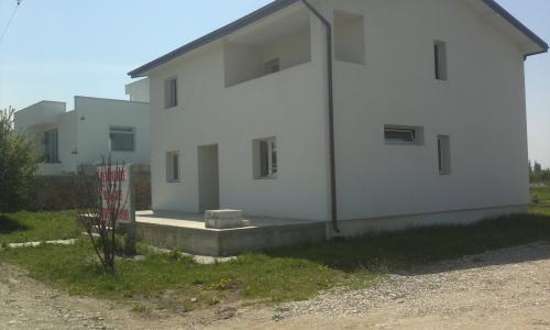 Vila P+1 situata in Petresti Corbeanca acces rapid din DN1(1km) si la 150m de lac