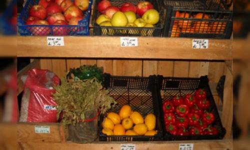 VIND MAGAZIN ALIMENTAR COMERT CU AMANUNTUL LA PARTERU BLOCULUI FORMATDIN 2 INCAPERI TOTAL 32 M" MAGAZINUL FUNCTIONEAZA DE 14 ANI ARE VAD FORMAT . VIND URGENT PLEC DIN ROMANIA . MAI MULTE DETALI LA TELEFON PENTRU CINE DORESTE ."