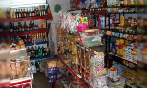 VIND MAGAZIN ALIMENTAR COMERT CU AMANUNTUL LA PARTERU BLOCULUI FORMATDIN 2 INCAPERI TOTAL 32 M" MAGAZINUL FUNCTIONEAZA DE 14 ANI ARE VAD FORMAT . VIND URGENT PLEC DIN ROMANIA . MAI MULTE DETALI LA TELEFON PENTRU CINE DORESTE ."