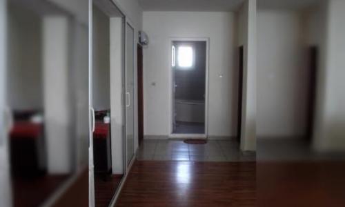 Vand teren 1000 mp si casa mansardata stil rustic , zona rezidentiala de padure deosebit de frumoasa si linistita cu grad de seguritate ridicat