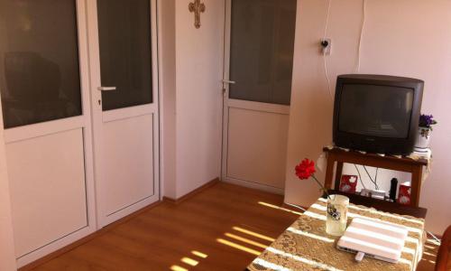 Casa Suprafata 90 mp. cu Pamant: 2800 mp. Jud Hunedoara.Comuna Baita,Cainelu de Sus