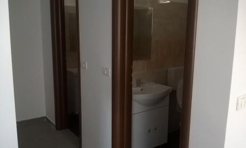 IN CARTIERUL TITAN - STR. RADU GHEORGHE DIN BUCURESTI - SPATIU COMERCIAL DE INCHIRIAT