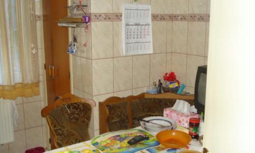 APARTAMNET 3 CAMERE, ET.1, STR CANTACUZINO ( PISICA ALBA ) , PLOIESTI ,62000 EURO