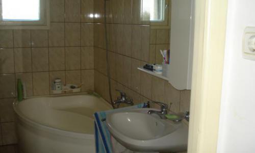 APARTAMNET 3 CAMERE, ET.1, STR CANTACUZINO ( PISICA ALBA ) , PLOIESTI ,62000 EURO