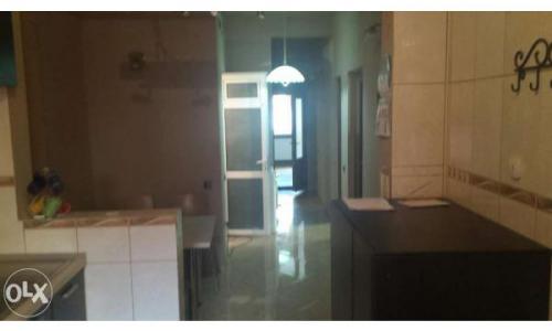 Ofer spre inchiriere apartament cu 3 camere in vila zona centrala