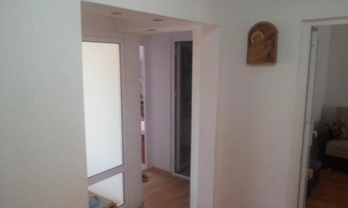 Proprietar ap 3 camere Langa piata Brick, Marvimex .Merita vazut nu mancam pe nimeni pret negociabil.