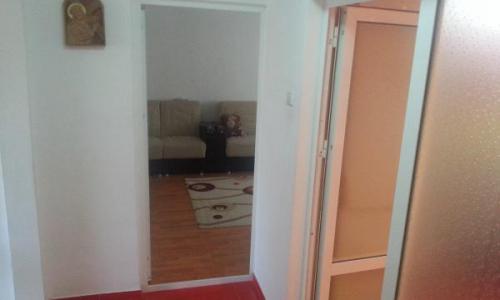 Proprietar ap 3 camere Langa piata Brick, Marvimex .Merita vazut nu mancam pe nimeni pret negociabil.