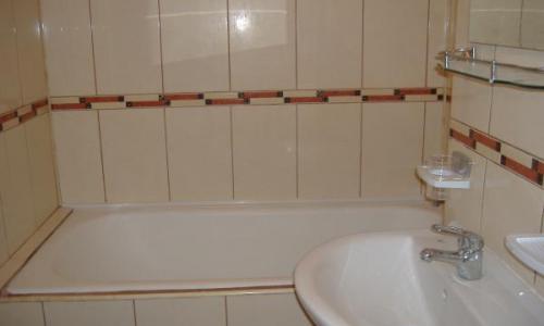 Campia Libertatii (intersectie cu Baba Novac), Particular, 2 camere, stradal, etaj 8/10, 2 lifturi, 55 mp, bloc reabilitat termic, decomandat (circular), mobilat modern, utilat, renovat