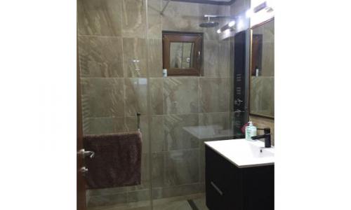Proprietar,vand apartament lux,3 camere zona Faleza Nord Constanta ,vedere partiala la mare Imobilul se vinde mobilat complet ,cu tot ce se vede in fotografii mai putin TV-urileideal investitie pentru inchiriat in sezonul estival sau casa de vacant