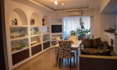 Vand apt 3 camere,Piata Delfinului,Soseaua Pantelimon nr. 249, bloc 1975 si reabilitat in 2017. Apt este situat la etajul 2 / 12, compus din doua dormitoare, un living, un hol, 2 grupuri sanitare (unul cu cada de colt), bucatarie open space, si 1 balcon