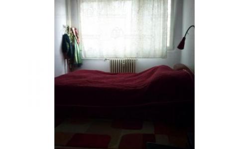 Inchiriez apartament 2 camere in zona Eroii Revolutiei, la 5 min de statia de metrou, semidecomandat, utilat (masina de spalat, aragaz, frigider) si mobilat, faianta, parchet, termopan