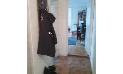 Inchiriez apartament 2 camere in zona Eroii Revolutiei, la 5 min de statia de metrou, semidecomandat, utilat (masina de spalat, aragaz, frigider) si mobilat, faianta, parchet, termopan