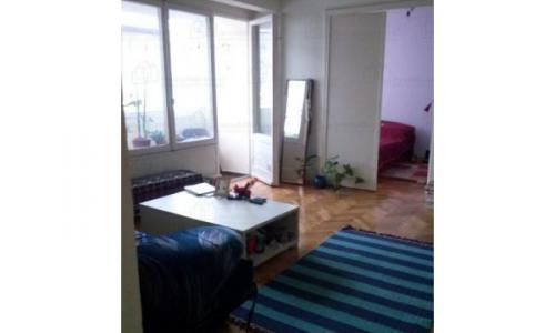 Inchiriez apartament 2 camere in zona Eroii Revolutiei, la 5 min de statia de metrou, semidecomandat, utilat (masina de spalat, aragaz, frigider) si mobilat, faianta, parchet, termopan