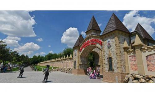 Locatie unica Teren 164mp +casa paianta 4 cam (baie pivnita pod anexe) 6 min mers pe jos de metrou Brancoveanu, Oraselul Copiilor & Tineretului, Mc Donalds, Oltenitei, Mega image, Billa, banci, statiile RATB si multe altele (vezi harta:intrarea Smaranda)