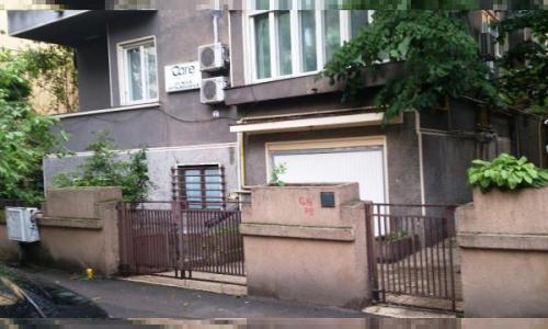 Ultracentral, zona lux, Piata Victoriei, 8' metrou, Dorobanti Capitale, strada exclusivista, Roma 21, ieftin, Investitie randament mare (recuperezi in 16ani de inchiriere), apart 4 Cam /incaperi (1mare+3mici posibil extindere pod) 3/3, mobilat utilat;