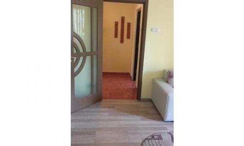 Particular 2 cam spatios, semidec,cf 1, 52 mp,imbunatatit P,G,F,T,balcon inchis cu T,calorifere si usi schimbate,inst electrica si sanit schimbata ,AC,loc parcare. Merita vazut,pentu vizionari si alte informatii va stau la dispozitie 0763672246.