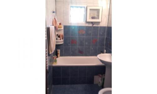 Particular 2 cam spatios, semidec,cf 1, 52 mp,imbunatatit P,G,F,T,balcon inchis cu T,calorifere si usi schimbate,inst electrica si sanit schimbata ,AC,loc parcare. Merita vazut,pentu vizionari si alte informatii va stau la dispozitie 0763672246.