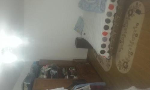 Vand casa la curte,4 camere,zona colentina,toate utilitatile necesare,NU accept schimburi.Rog seriozitate