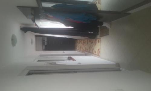 Vand casa la curte,4 camere,zona colentina,toate utilitatile necesare,NU accept schimburi.Rog seriozitate