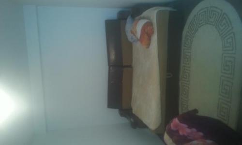 Vand casa la curte,4 camere,zona colentina,toate utilitatile necesare,NU accept schimburi.Rog seriozitate