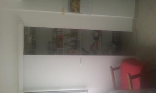 Vand casa la curte,4 camere,zona colentina,toate utilitatile necesare,NU accept schimburi.Rog seriozitate
