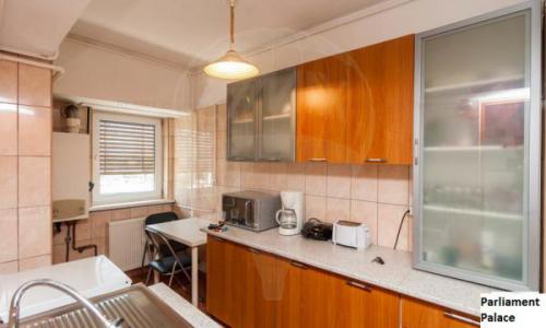 Vand apartament 2 camere, decomandat, Palatul Parlamentului ( Libertatii- Regina Maria)