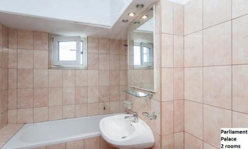Vand apartament 2 camere, decomandat, Palatul Parlamentului ( Libertatii- Regina Maria)