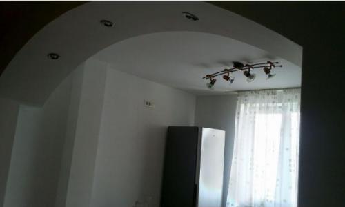 Vand apartament 3 camere semidecomandat, zona Stefan cel Mare