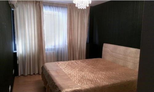 Vand apartament 3 camere semidecomandat, zona Stefan cel Mare
