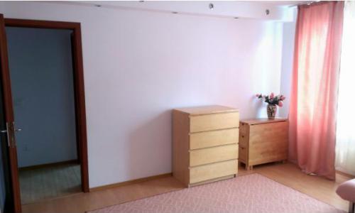 Vand apartament 3 camere semidecomandat, zona Stefan cel Mare