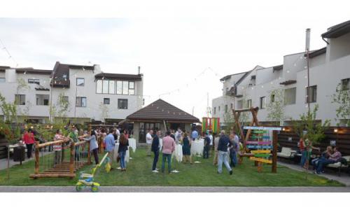 Casa in Duplex, P+1+M, in complex rezidential cu bariera, 3 dormitoare, 4 bai, mansarda deschisa, 2 locuri parcare, Curte 45 mp. In constructie. Finalizare: Mai 2017. La cheie. Finisaje la alegere.