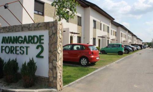 Casa in Duplex, P+1+M, in complex rezidential cu bariera, 3 dormitoare, 4 bai, mansarda deschisa, 2 locuri parcare, Curte 45 mp. In constructie. Finalizare: Mai 2017. La cheie. Finisaje la alegere.