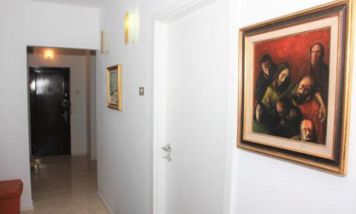 Apartament 3 camere, Titan metrou (4 min.), Aleea Barajul Lotru, decomandat, italian style (o combinatie de clasic si modern foarte originala.),Suprafata generoasa (75mp), vesel, luminos. Recent renovat si mobilat peste medie (dormitor Gautier-France),