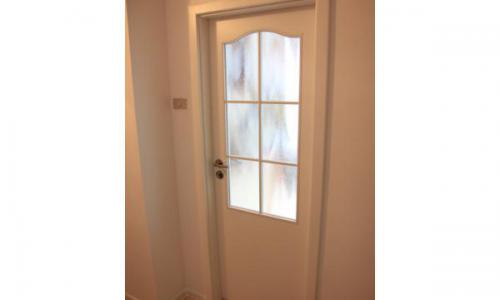 Apartament 3 camere, Titan metrou (4 min.), Aleea Barajul Lotru, decomandat, italian style (o combinatie de clasic si modern foarte originala.),Suprafata generoasa (75mp), vesel, luminos. Recent renovat si mobilat peste medie (dormitor Gautier-France),