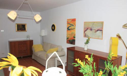 Apartament 3 camere, Titan metrou (4 min.), Aleea Barajul Lotru, decomandat, italian style (o combinatie de clasic si modern foarte originala.),Suprafata generoasa (75mp), vesel, luminos. Recent renovat si mobilat peste medie (dormitor Gautier-France),