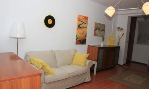 Apartament 3 camere, Titan metrou (4 min.), Aleea Barajul Lotru, decomandat, italian style (o combinatie de clasic si modern foarte originala.),Suprafata generoasa (75mp), vesel, luminos. Recent renovat si mobilat peste medie (dormitor Gautier-France),