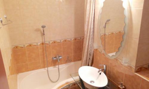 Proprietar inchiriez apartament 2 camere mobilat - zona 1 Decembrie - langa Billa Titan