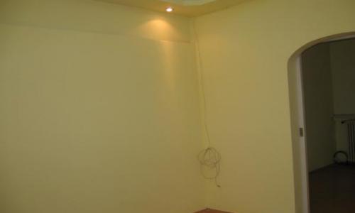 Ultracentral Batiste - inchiriez 2 cam. 360 euro ,parter ,pretabil birou ,pereche tanara Pret = 360 euro +garantie 1 chirie Aer conditional, centrala bloc .Cotact : abreter@yahoo.com