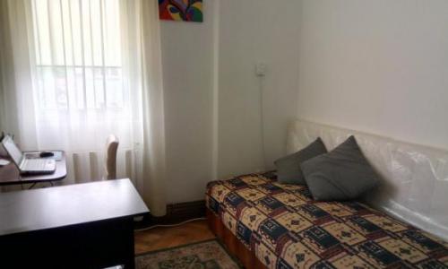 Inchiriez apt. 2 cam. Mosilor moiliat si utilat